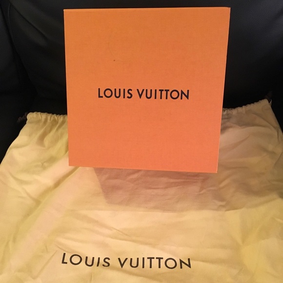 Designer boxes - Louis Vuitton, Gucci…hard cover box and dust bag(s) - Picture 2 of 4